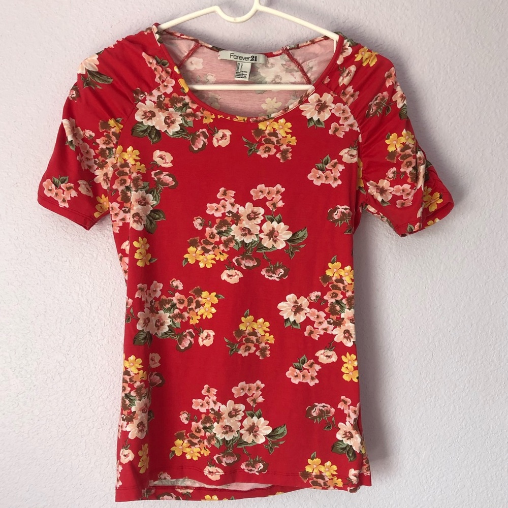 Forever 21 Red Floral Short Sleeved fitted top